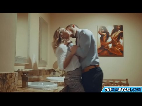 ❤️ Quandu una bionda tettona ti seduce in un bagnu publicu ❤ Video porno à porn co.pornjimbo.ru ❌